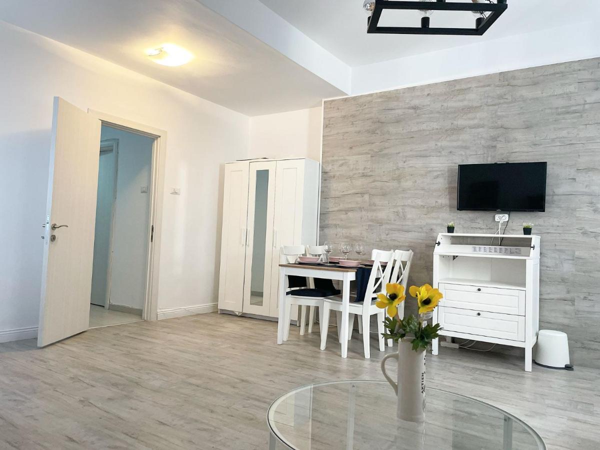 White Apartment Bucharest Luaran gambar