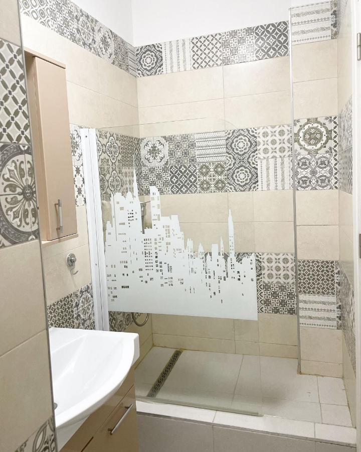 White Apartment Bucharest Luaran gambar